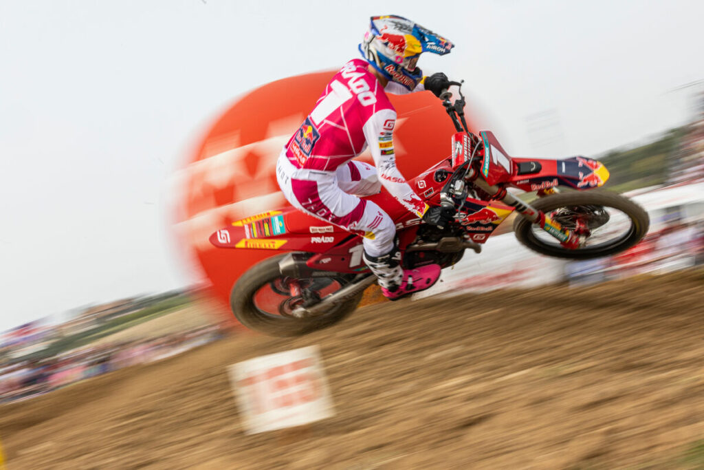 Herlings terzo nel fango tedesco, il vincitore Prado comanda la classifica
