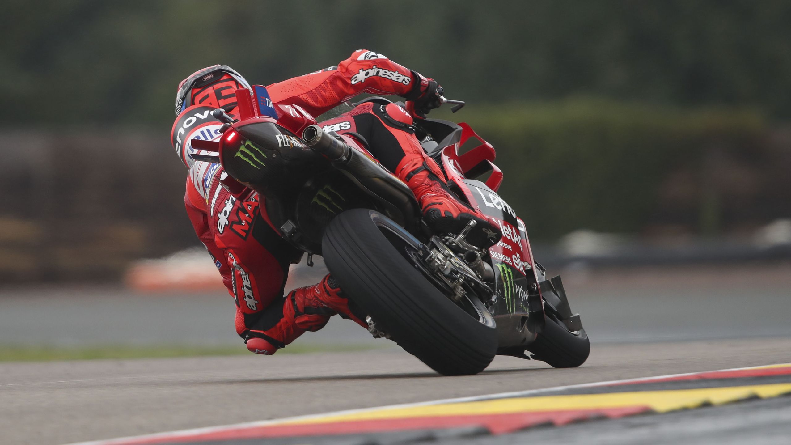 MotoGP Sachsenring 2025: Marquez domina, Bagnaia tiene, deludono Bez e Diggia