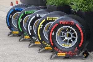 Per il GP di Catalogna 2025, Pirelli conferma la stessa selezione di pneumatici usata in Ungheria: doppia opzione posteriore in Moto2™ e mescole SC1 e SC2 in Moto3™. Scopri tutti i dettagli tecnici.