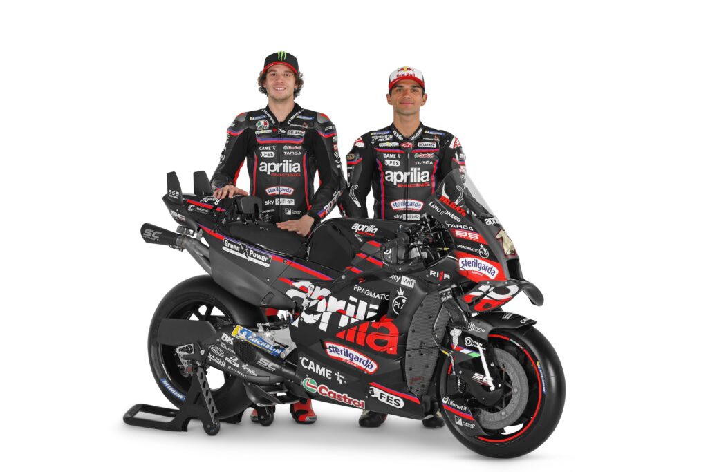 Aprilia Racing affronta il Circuit de Barcelona-Catalunya con la squadra al completo: Bezzecchi, Martín e Savadori in pista. In arrivo anche una speciale presentazione del nuovo modello X.